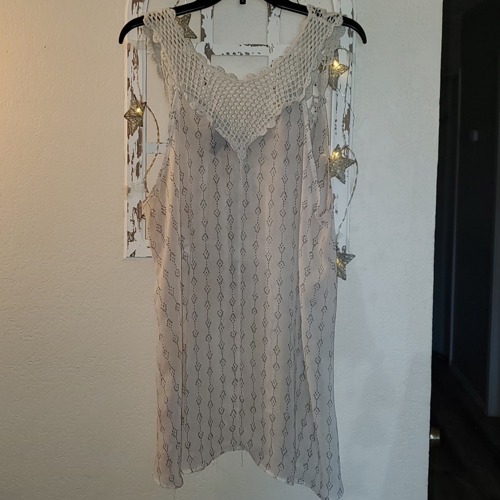 WHITE TORRID BLOUSE - Picture 2 of 3
